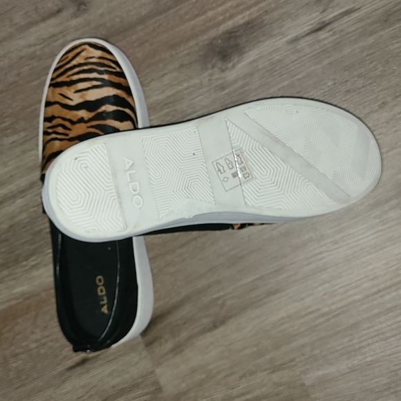 ALDO Tiger Print Slip On Platform Shoes - Picture 4 of 4